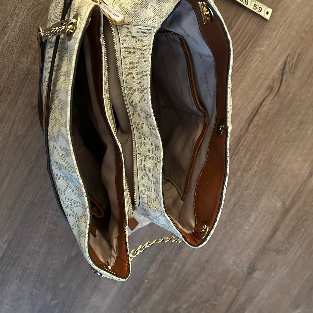 Michael Kors Cream and Tan Shoulder Bag - Picture 5 of 9